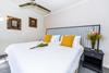 Hostal Le Petit Chateau Guest House