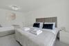 Bracknell Modern And Outstanding 4 Bedroom House, Sleeps 8
