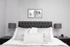 Stylish Royal Mile Apartment With Parking!