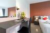 Hotel The Thames Pool Access Resort & Villa