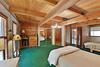 All-season Home - Large Deck & Bear Mountain Views Home