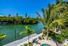 Paradise On Pine By Ami Locals