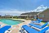Modern Corporate Retreat By Downtown And Beach!