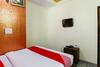 Hotel Vaccinated Staff - Oyo 62768 Gm Royals