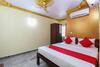 Hotel Vaccinated Staff - Oyo 62768 Gm Royals