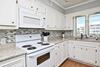 Marilyns Cottage By Youngs Suncoast
