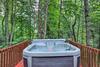 Chic Cherry Log Cabin With Private Hot Tub And Deck!