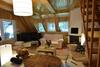 Holiday Home, Kamien