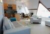 Seascape - Waterfront Apartment, Glorious Views And Parking