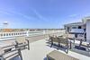 Chic Getaway With Hot Tub - Half-mi To Beach!