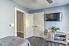 Chic Getaway With Hot Tub - Half-mi To Beach!