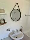 Hostal Whispering Oaks Guest House