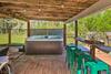 All-encompassing Escape With Pool And Hot Tub!