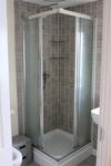 Modern 2 Bedroom Home, Free Parking.