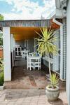 Hostal La Maison Guest House