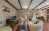 Hostal Holiday Home Peresiji 81