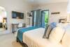 Hotel Travellers Beach Resort